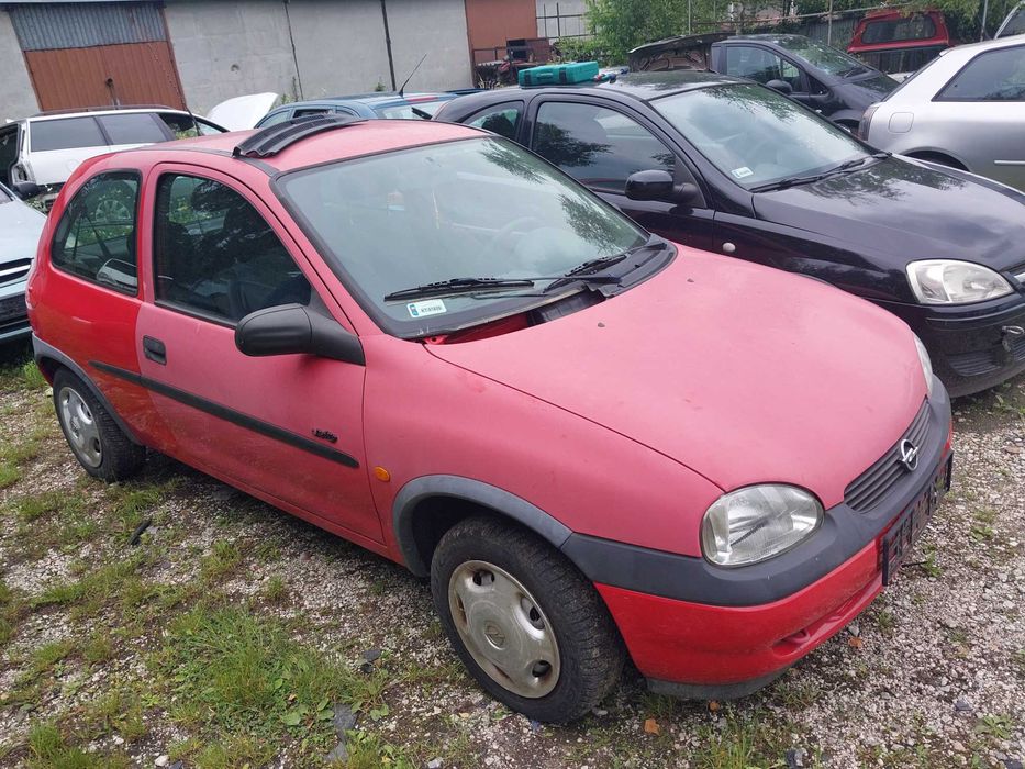 Posiadam czesci opel corsa b  1.0 12v  3d