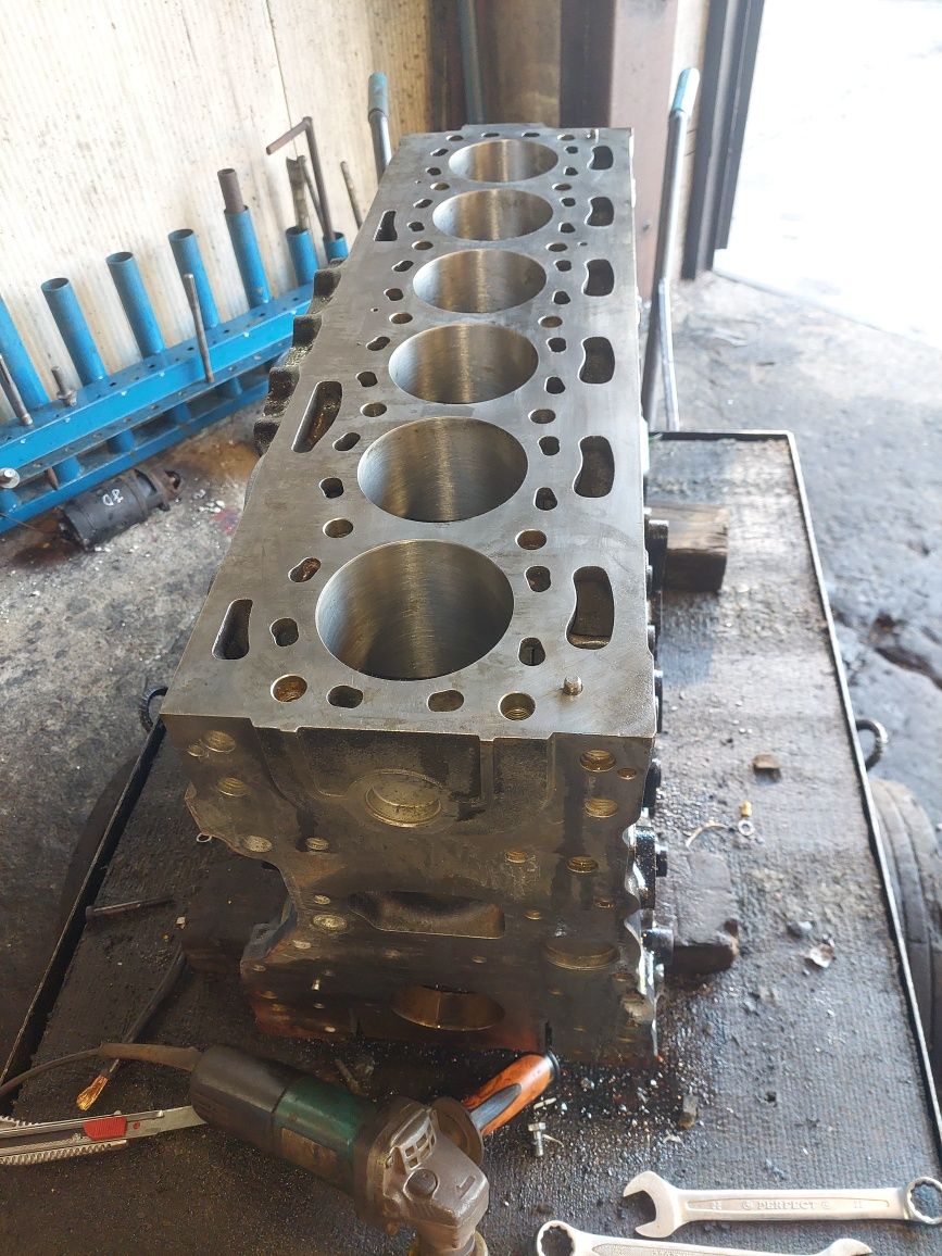 Blok silnika  caterpillar  c 7.1 cat