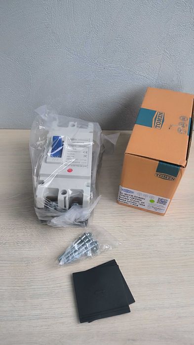 Вимикач DC постійного струму Tomzn 2p для АКБ LiFePO4 панелей