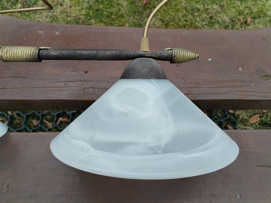 Ładna wisząca lampa