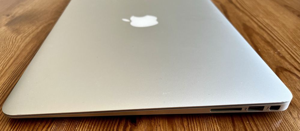 Laptop MacBook Air 7,2 A1466 13" - Intel Core i7 2,2 8GB, 128GB