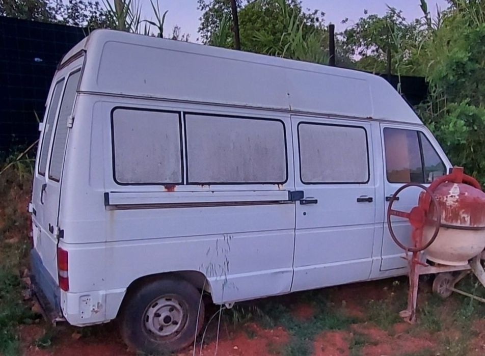 Renault Trafic completa