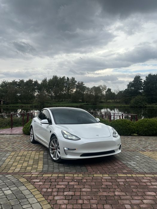 Tesla model 3 2021 long range повний привід