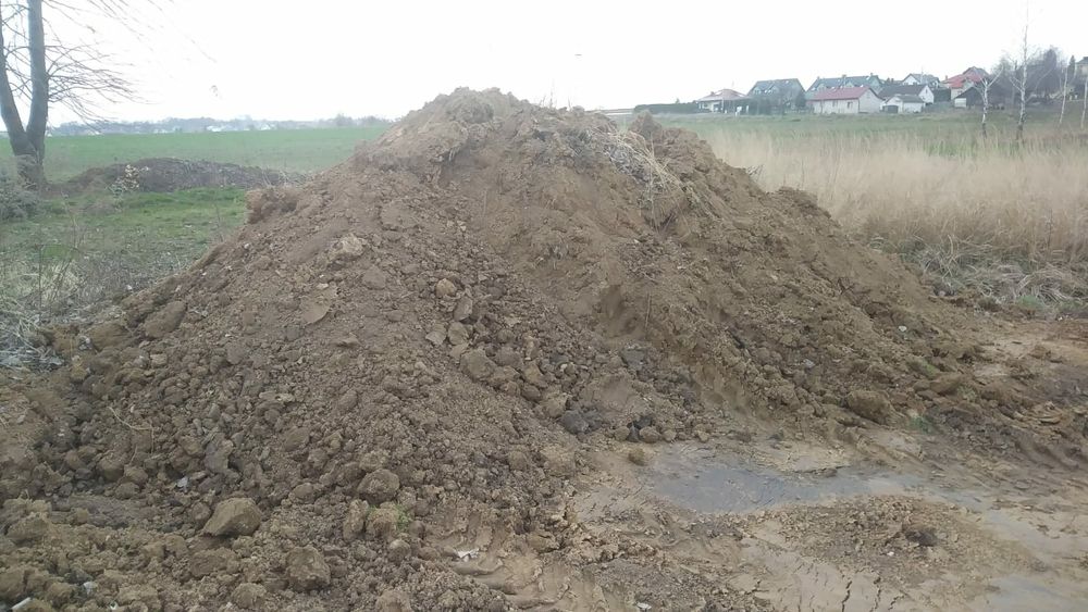 Oddam ziemię z gliną z wykopu