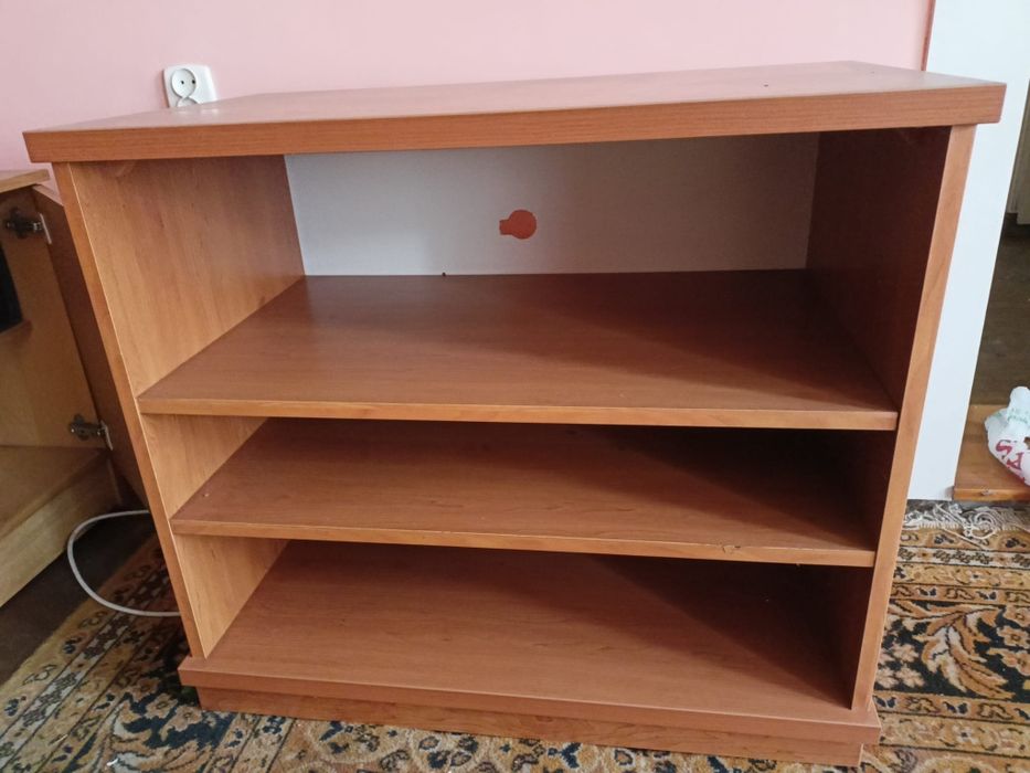 Szafka RTV z półkami