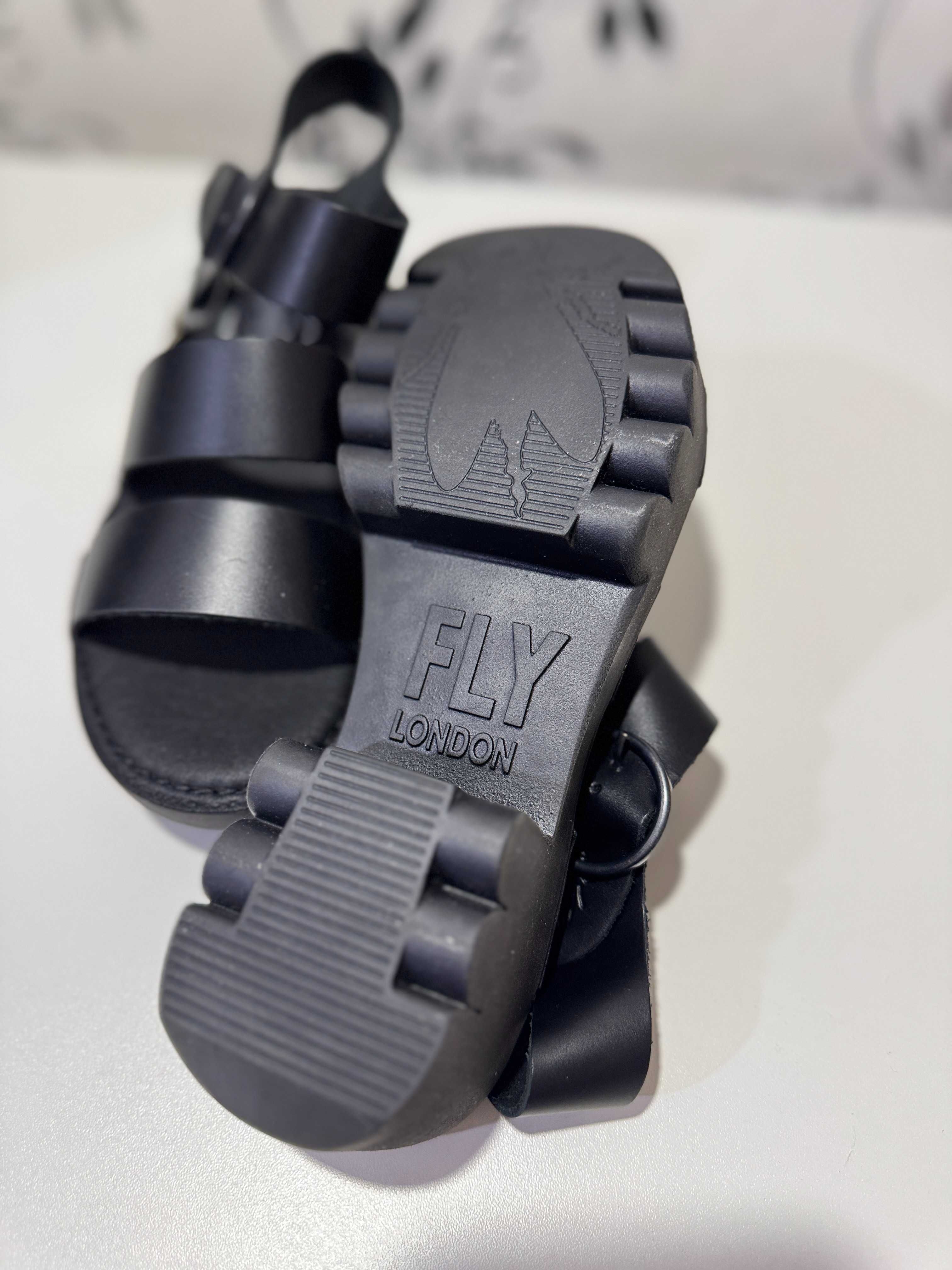 Босоніжки жіночі з натуральної шкіри Fly London, 38р