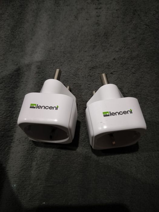 Zestaw podróżny adapterów do gniazdek