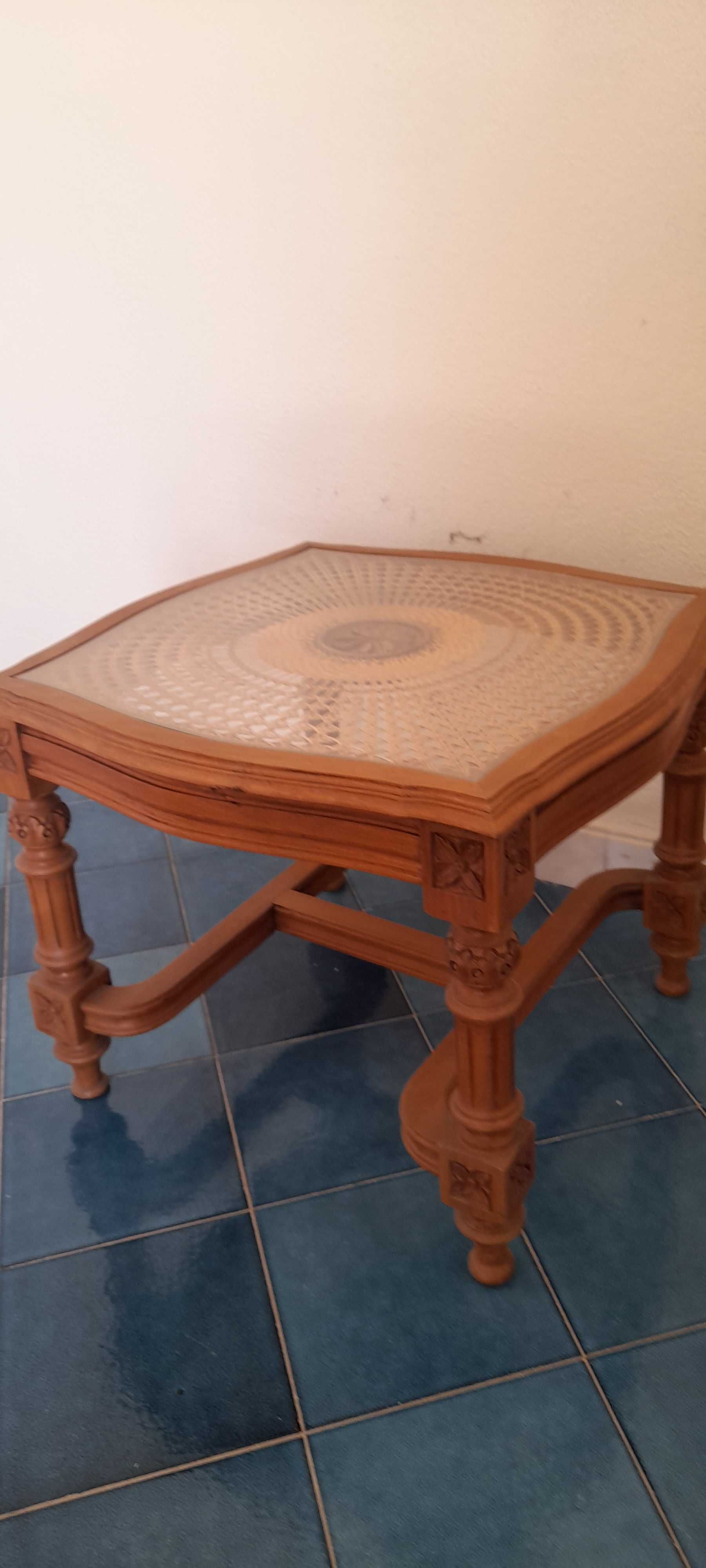 Mesa pequena de sala