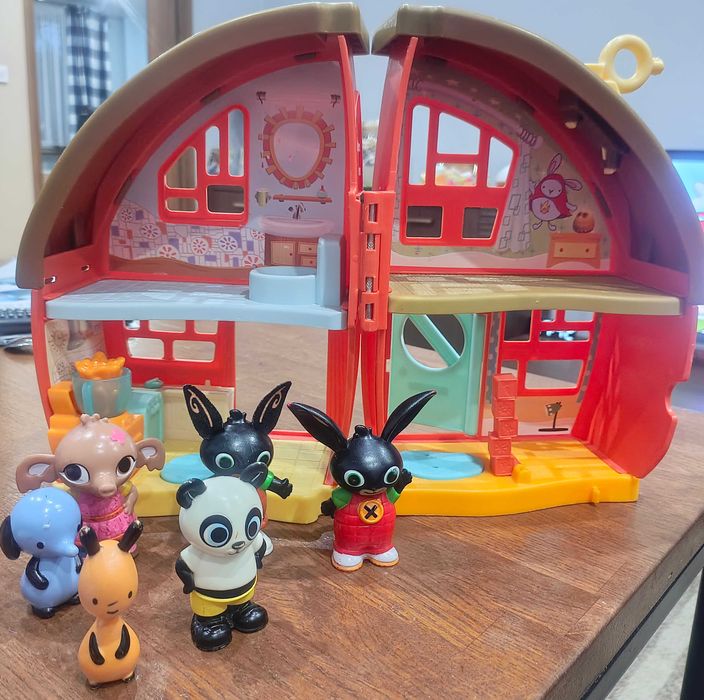 Domek binga z figurkami