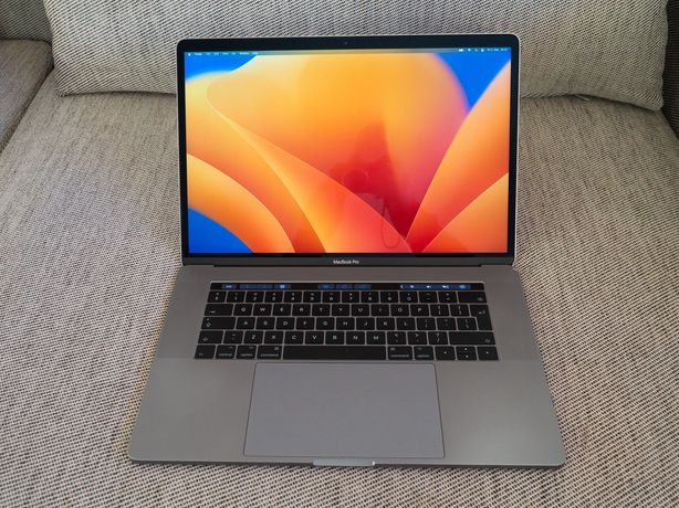 MacBook Pro 15 (de 2018) | 2.8/3.8GHz | 16GB | 512GB (duas gráficas)
