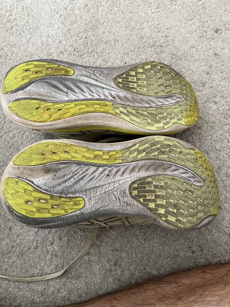 Asics Nimbus 26 (tamanho 42,5)