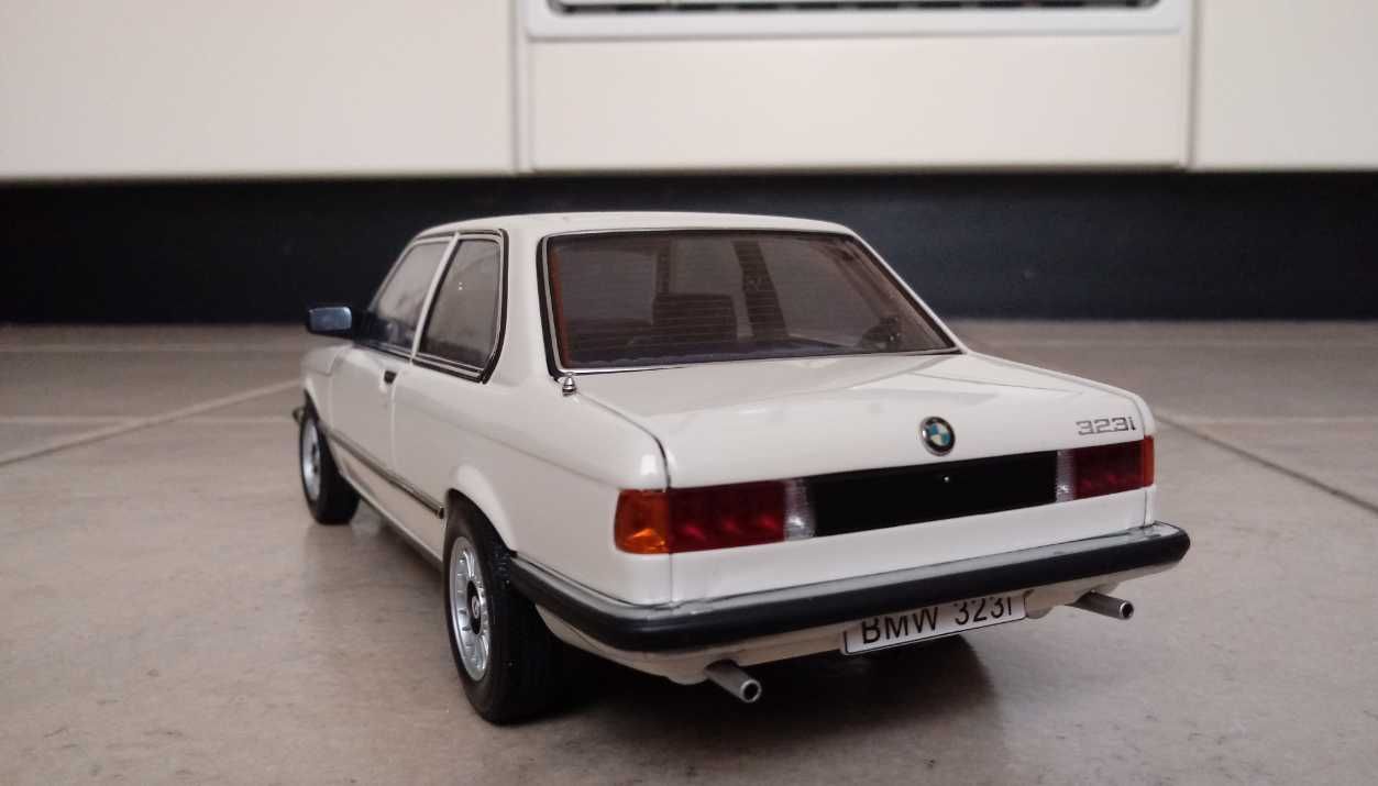 BMW 323i E21 Autoart 1:18