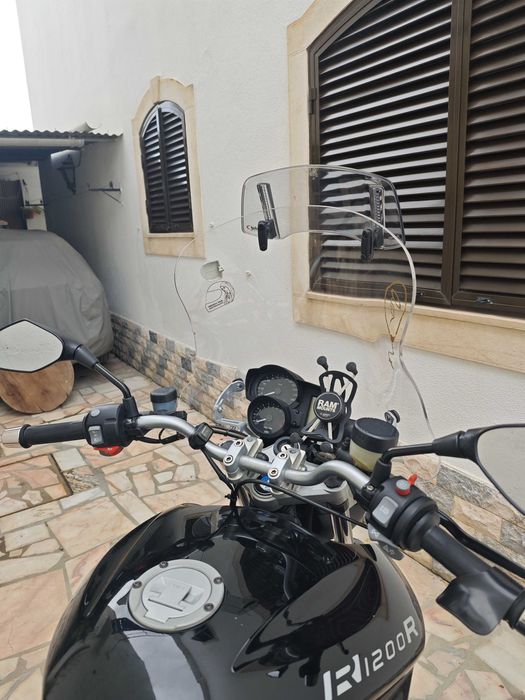 BMW R 1200 R com alguns extras