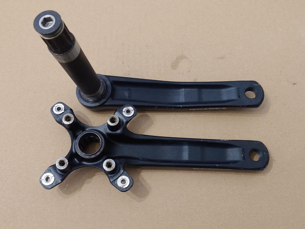 Korby Hollowtech II Race Face Evolve ramiona 175mm