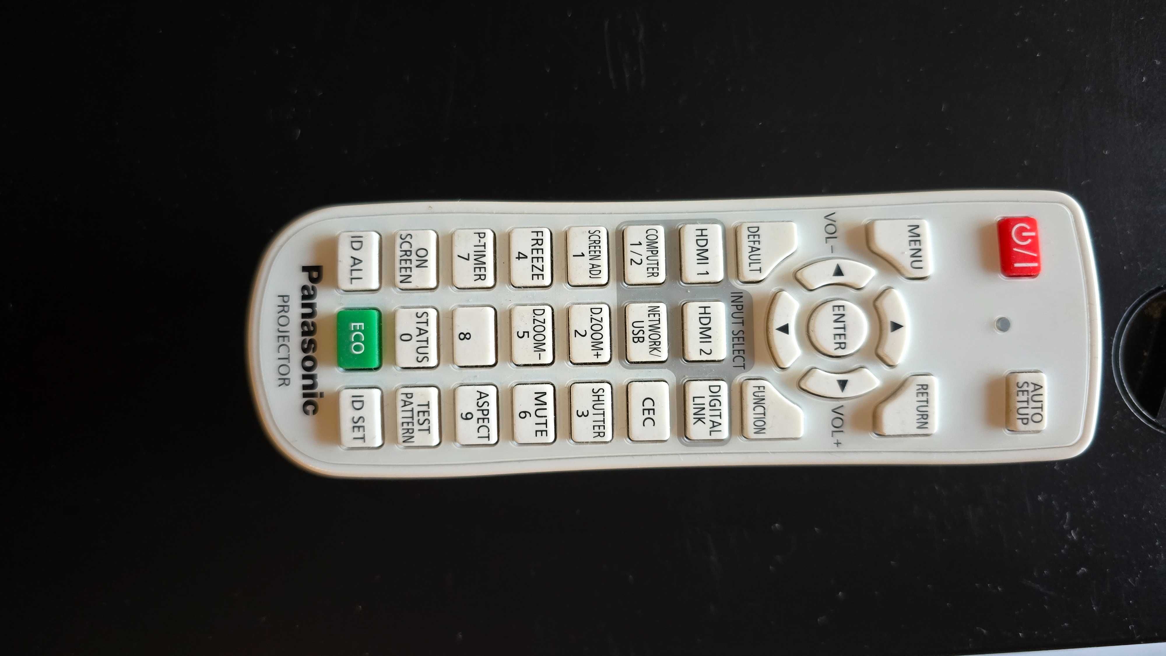 Projektor Panasonic PT-VMZ71B czarny 7000 ANSI LASER 595h