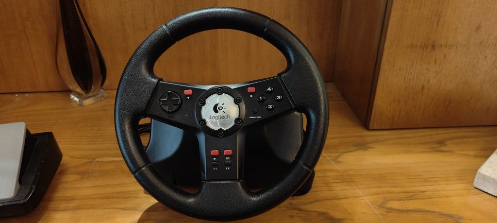 Volante e Pedais Logitech