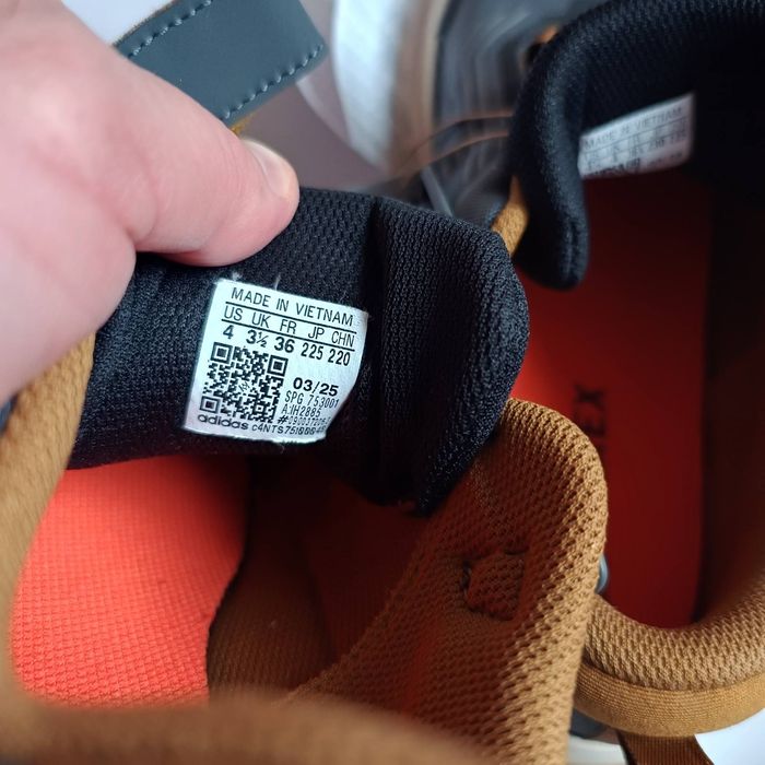 нові оригінальні Adidas Terrex розпаровка лівий p36 правий р36.5 довжи