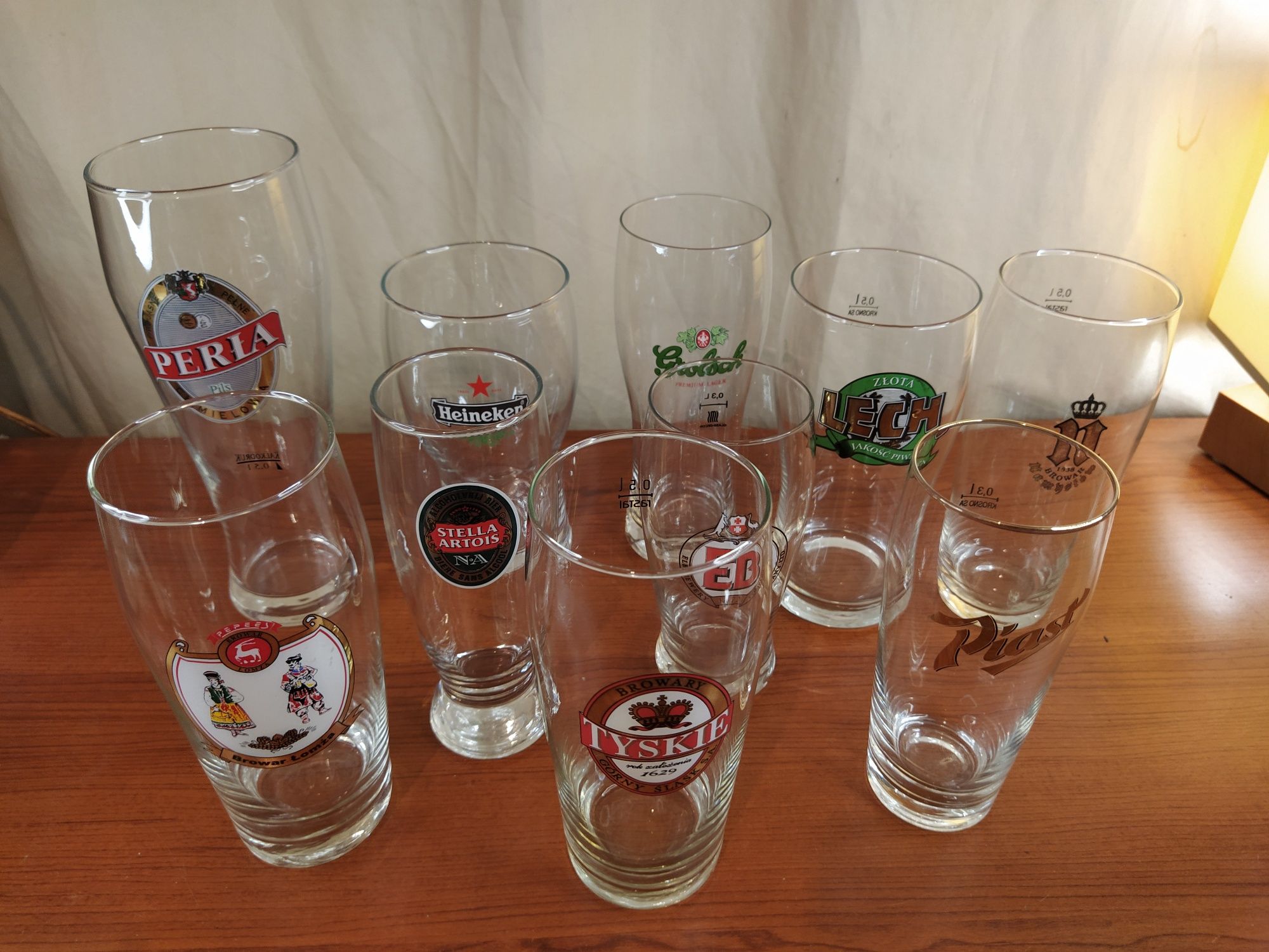 Zbiór starych szklanek do piwa. Podana cena za komplet