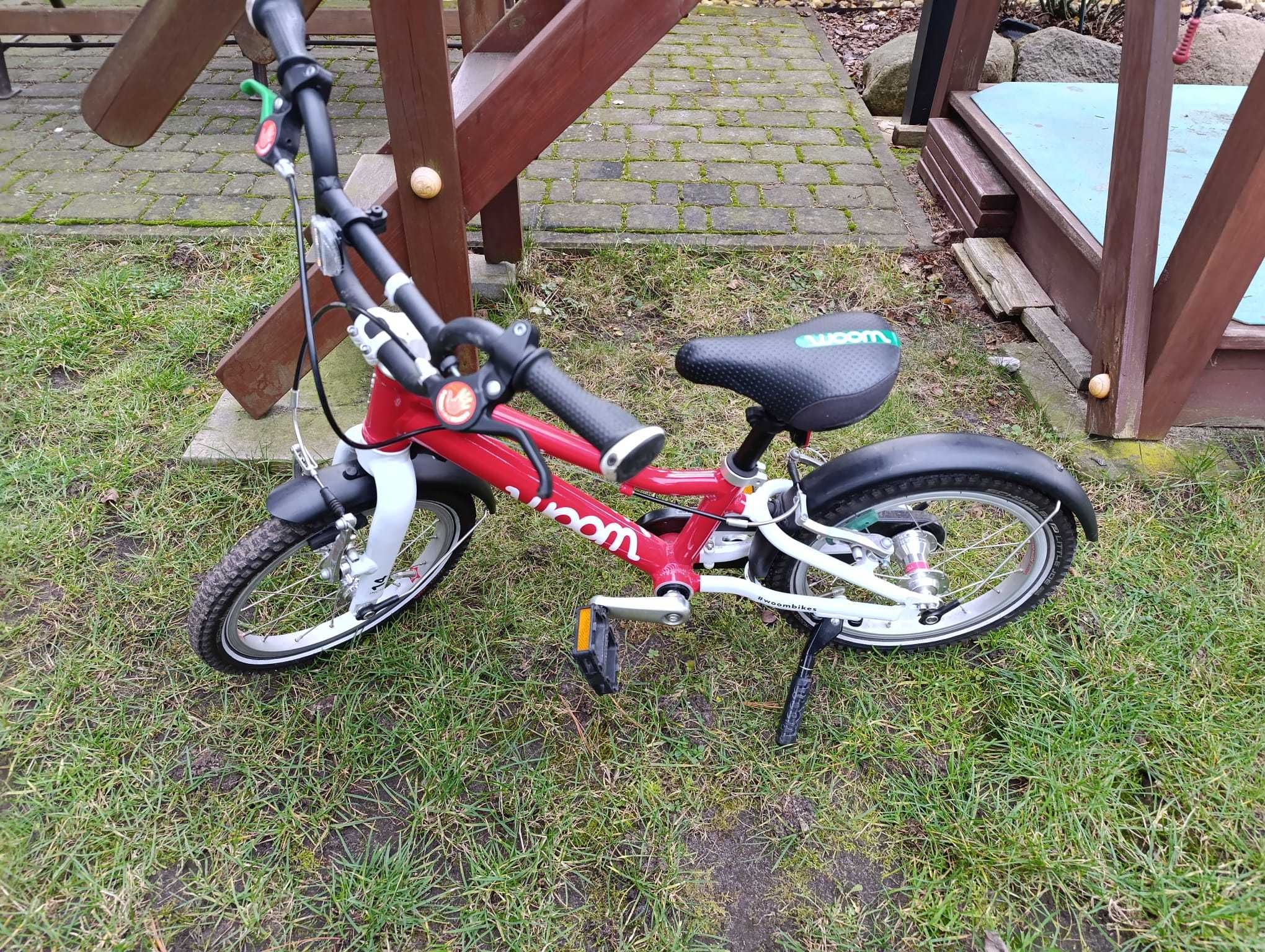 Rower, rowerek WOOM 2 czerwony z błotnikami i stopką