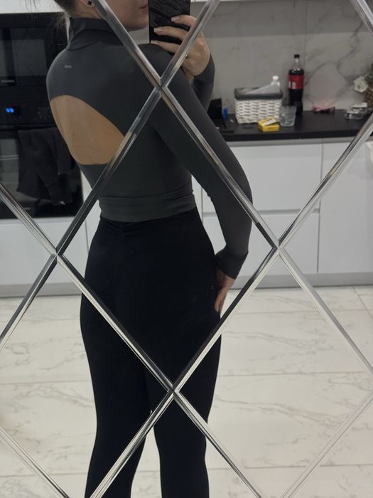 Топ oysho з вирізом на спині оригінал