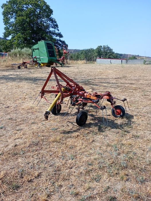 Virador de feno Kuhn GF 440
