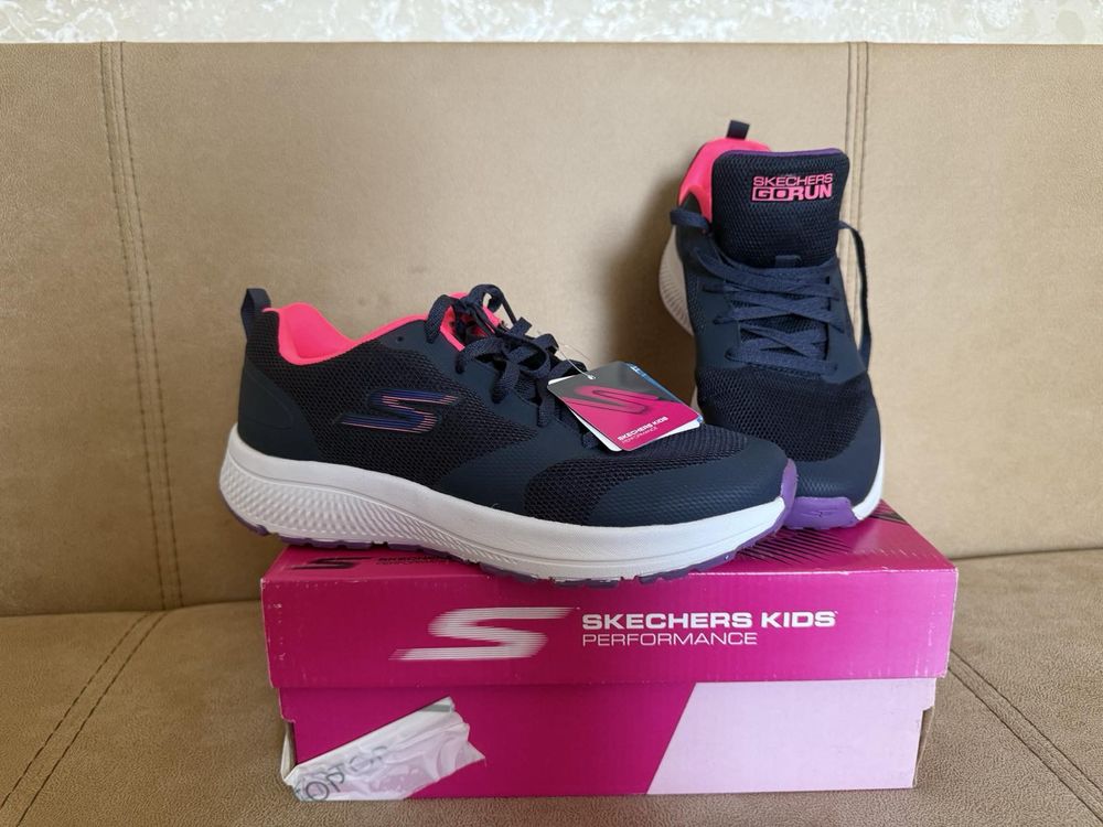 Продам нові жіночі кросівки фірми skechers