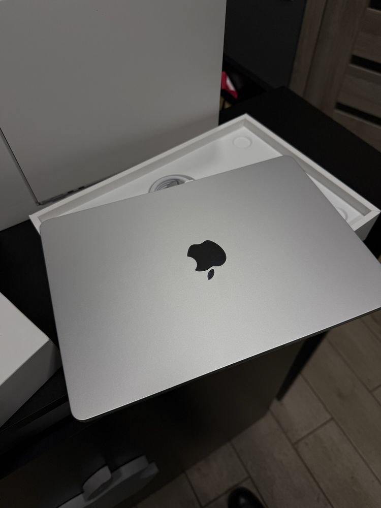 New Open Macbook Air M2 16/256gb midnight, space