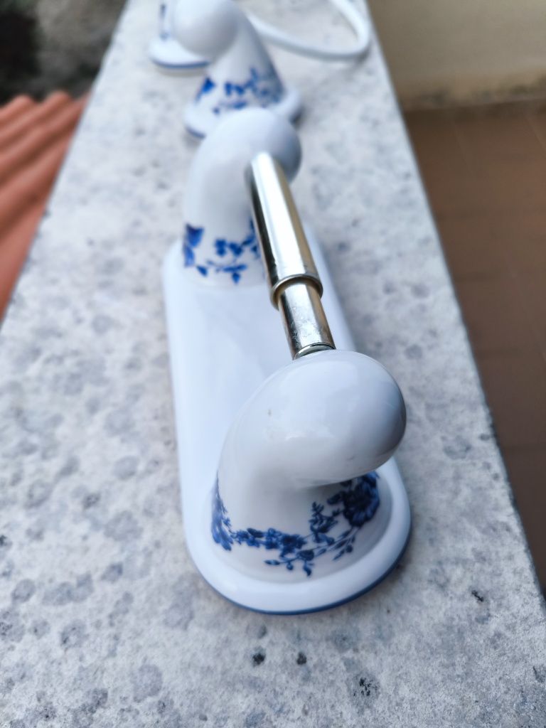 Conjunto de Toalheiros e acessórios loiça