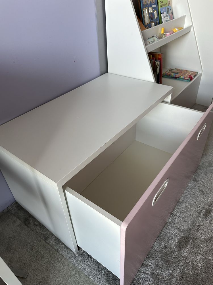 Skrzynia Smastad ikea z pojemnikiem