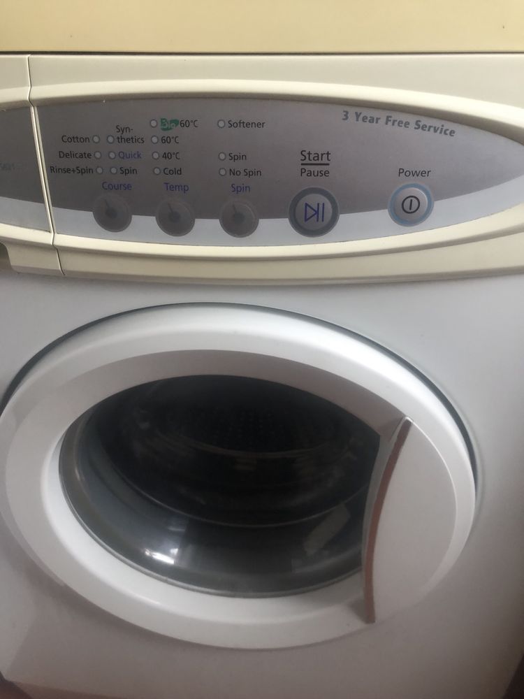 Вузька пральна машинка, робочий гарний стан