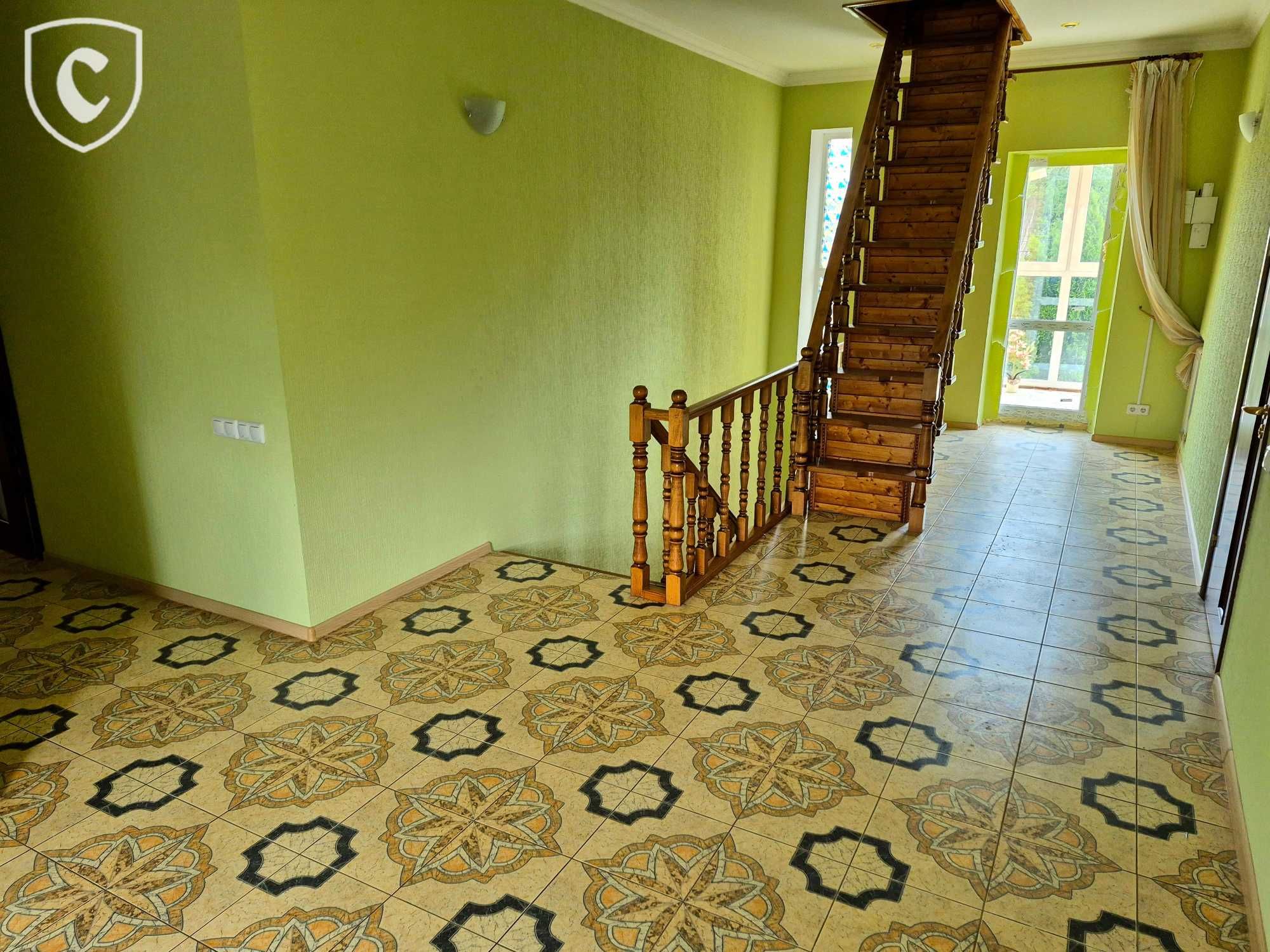 Будинок з басейном , с. Старі Петрівці | 250 м², 15 соток