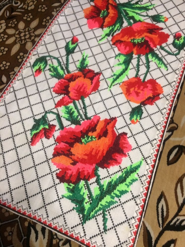 Салфетка-вышивка "червоні квіти"