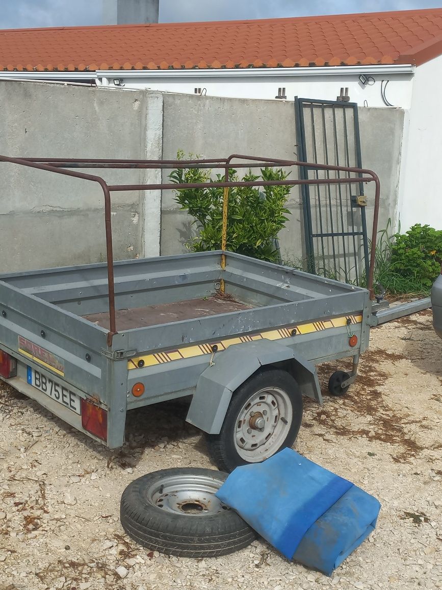 Atrelado com armação e toldo Sorel