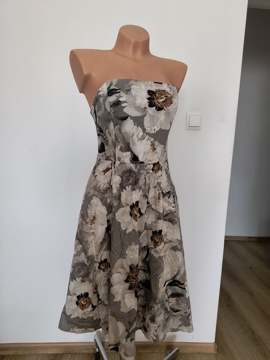 Damska sukienka rozkloszowana