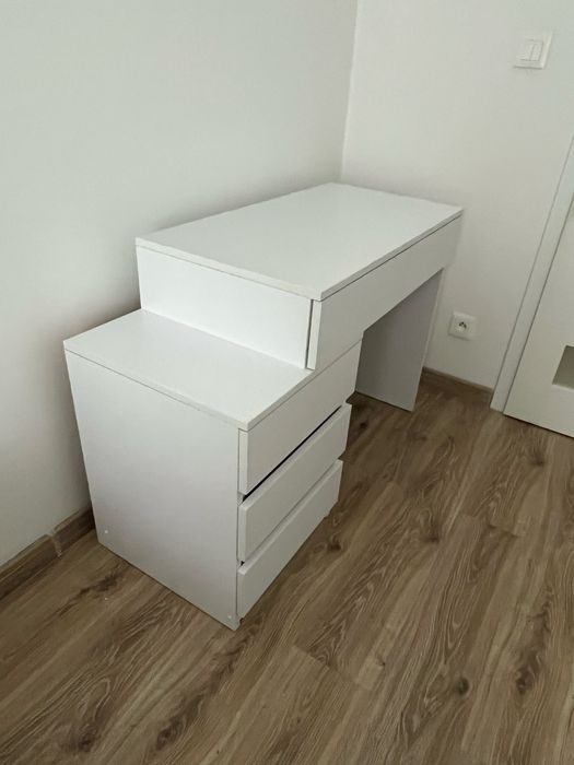 Biurko toaletka z szufladami