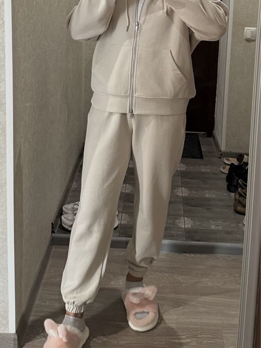 Джоггеры спортивные штаны женские бежевые ткань вафелька размер S-M
