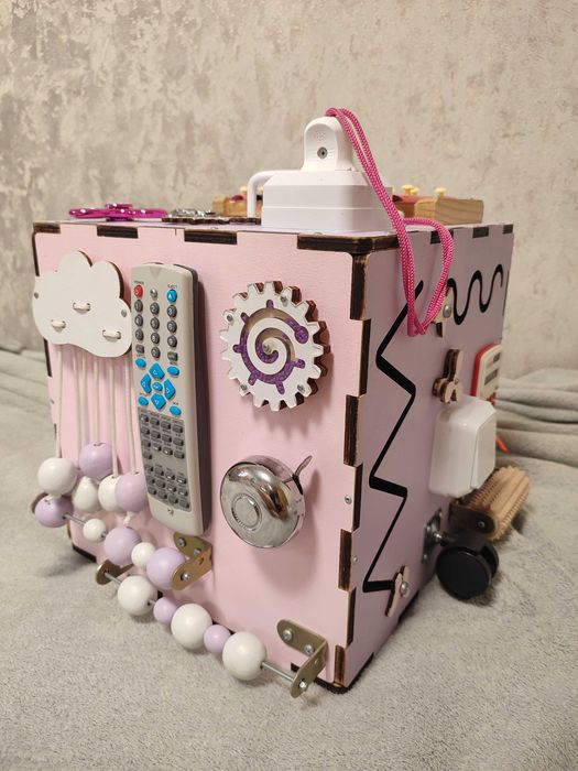 Бізікуб з дверцятами