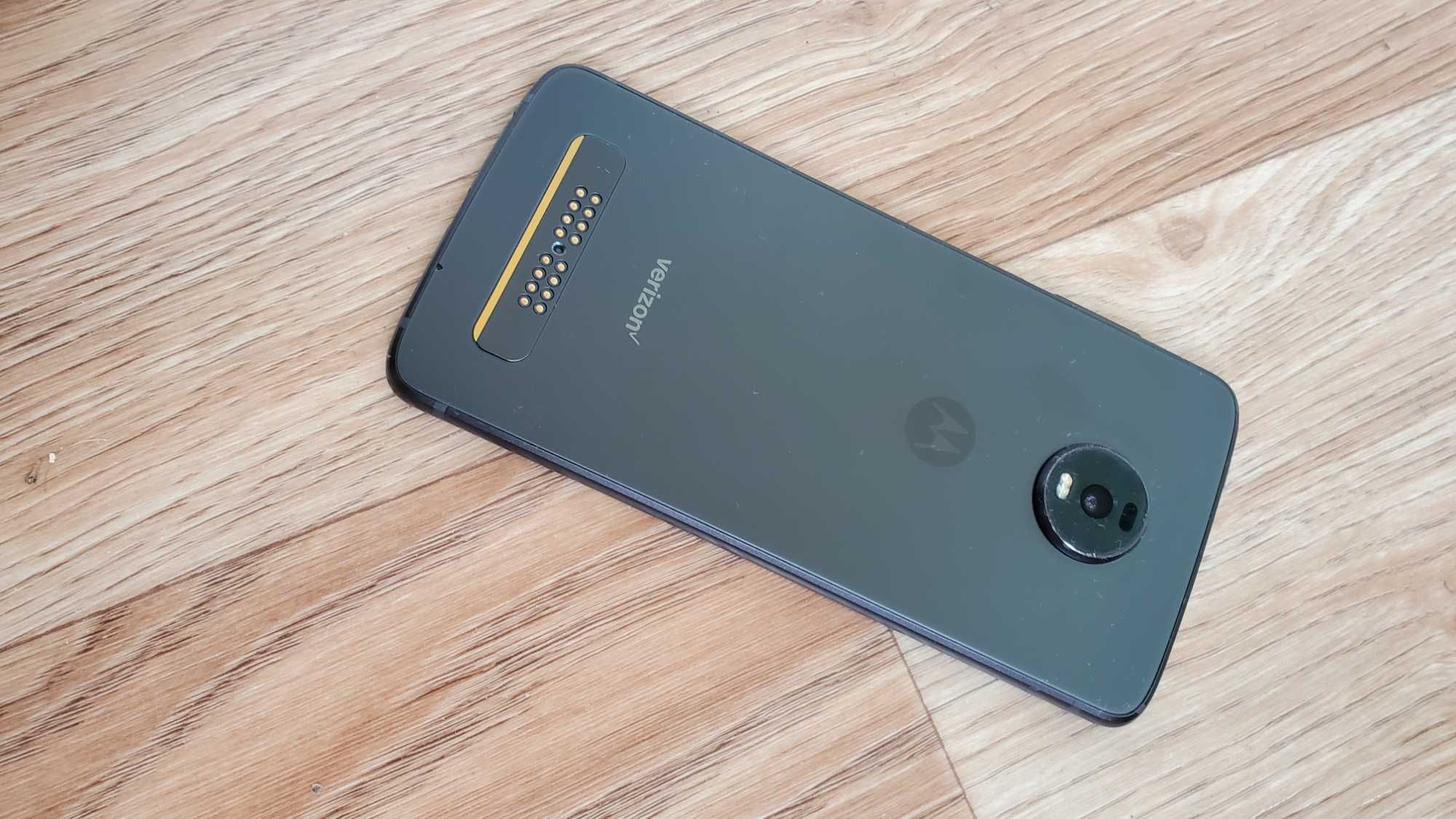 Motorola Moto Z4 XT1980, внешне как новый, дефект