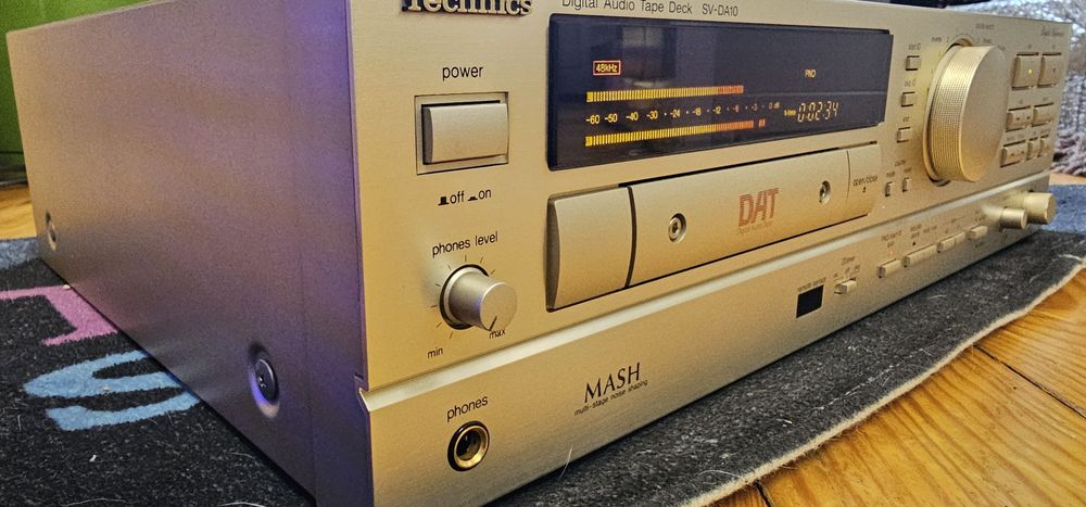 Technics SV-DA10 magnetofon cyfrowy DAT bdb. stan
