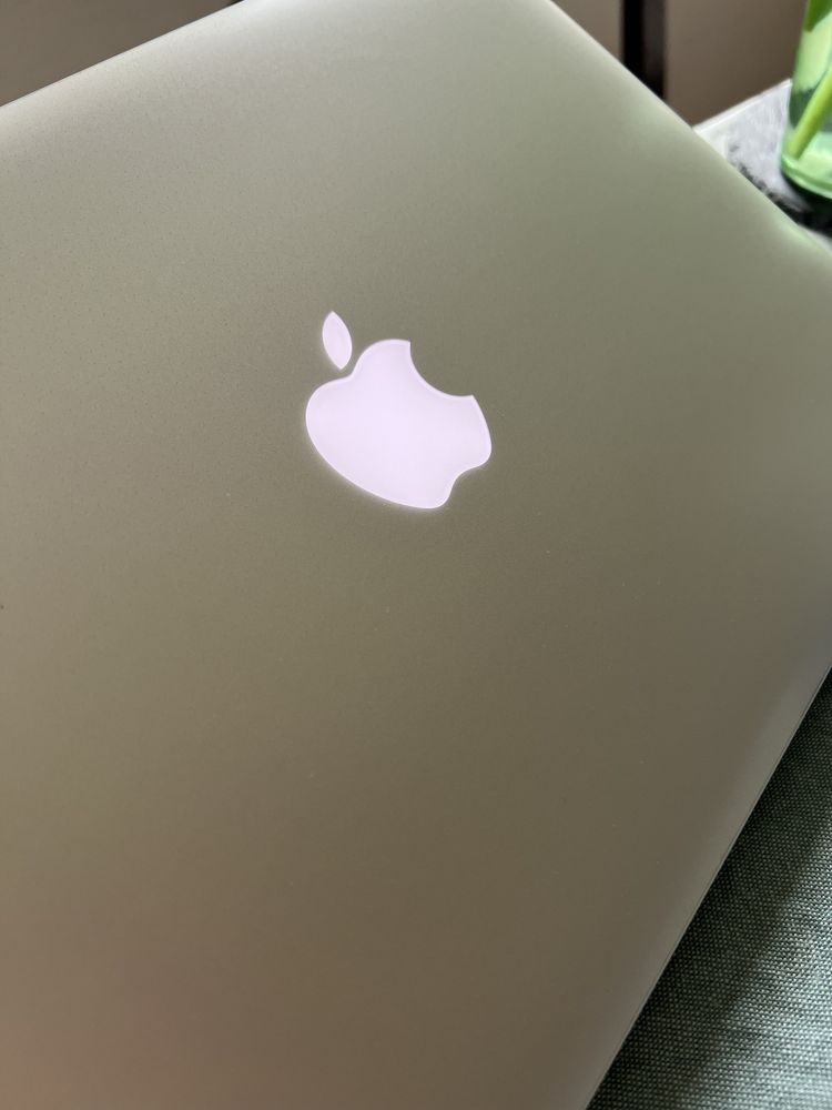 Macbook pro 13,3 Retina, 8GB, 128GB SSD, pudełko i 2x etui i torba