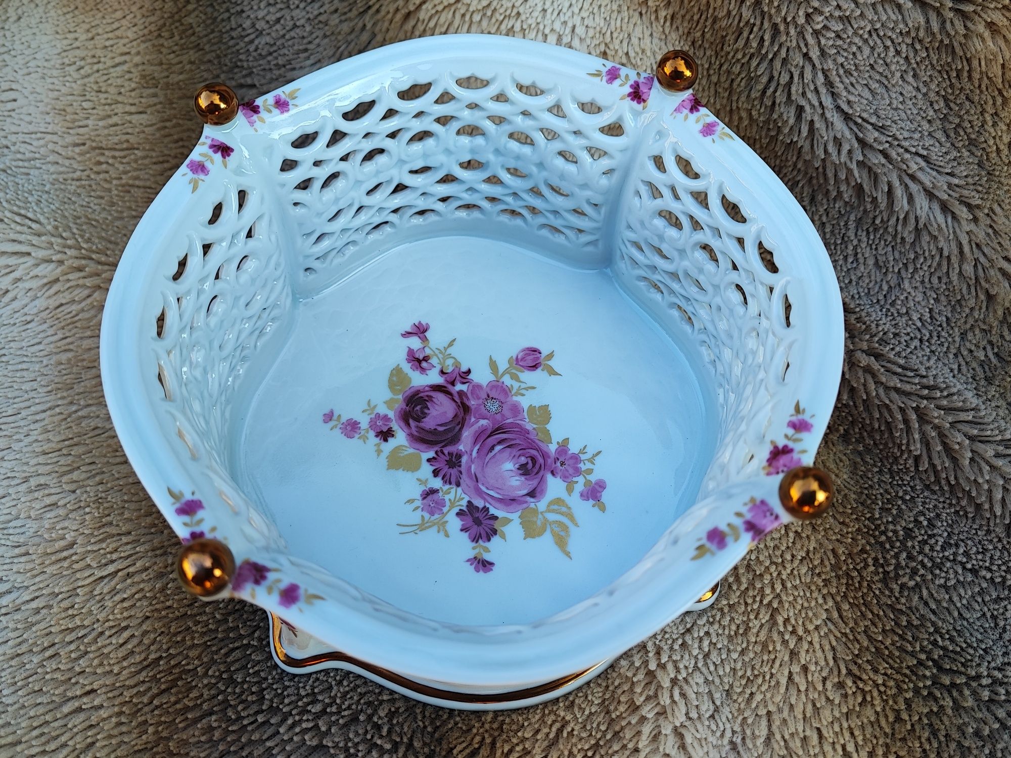 Ażurowy koszyk-pojemnik Porcelana WALLENDORF od lat 1964 w ideale