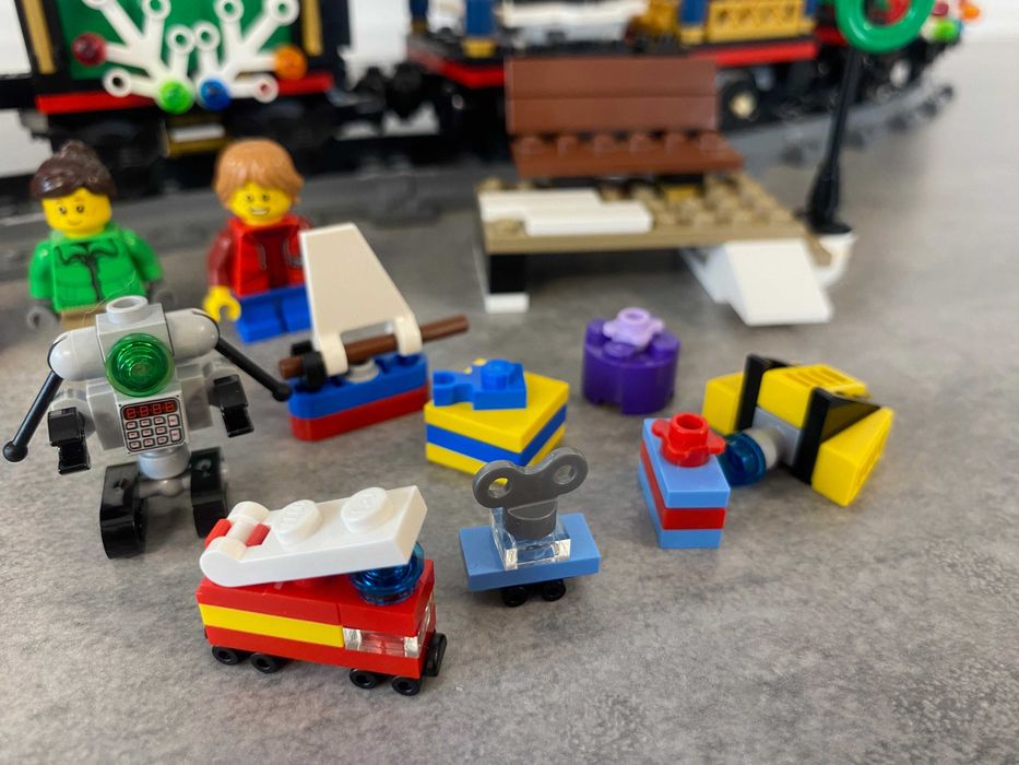 LEGO Creator Świąteczny pociąg 10254