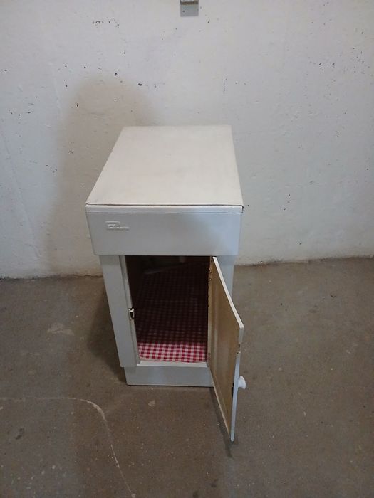 Tanque de lavar roupa com tampa