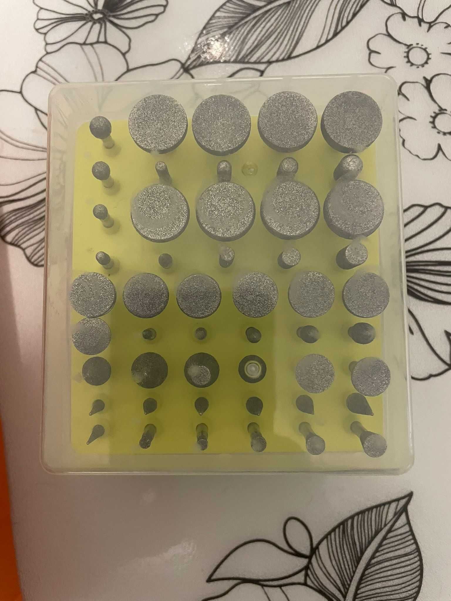 Lima elétrica sem fio com brocas