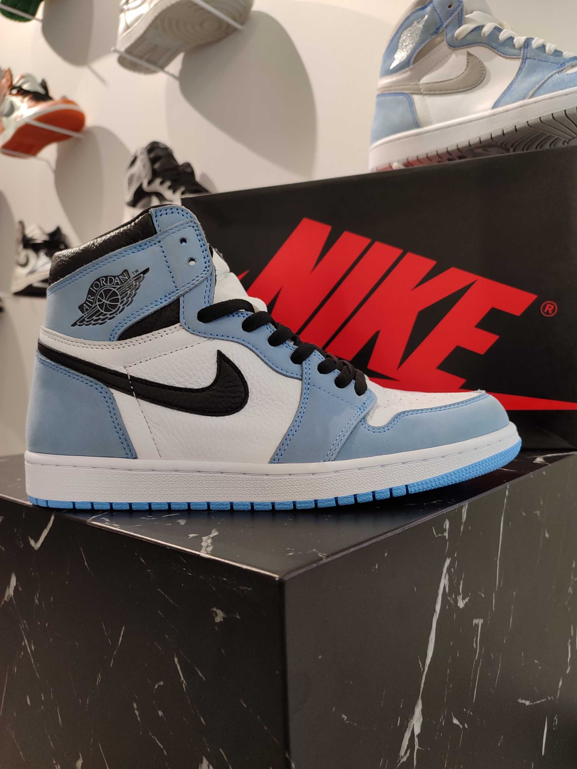 Кросівки Air Jordan 1 Retro High OG 'University Blue'