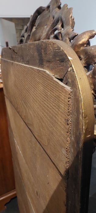 Espelho em talha dourada