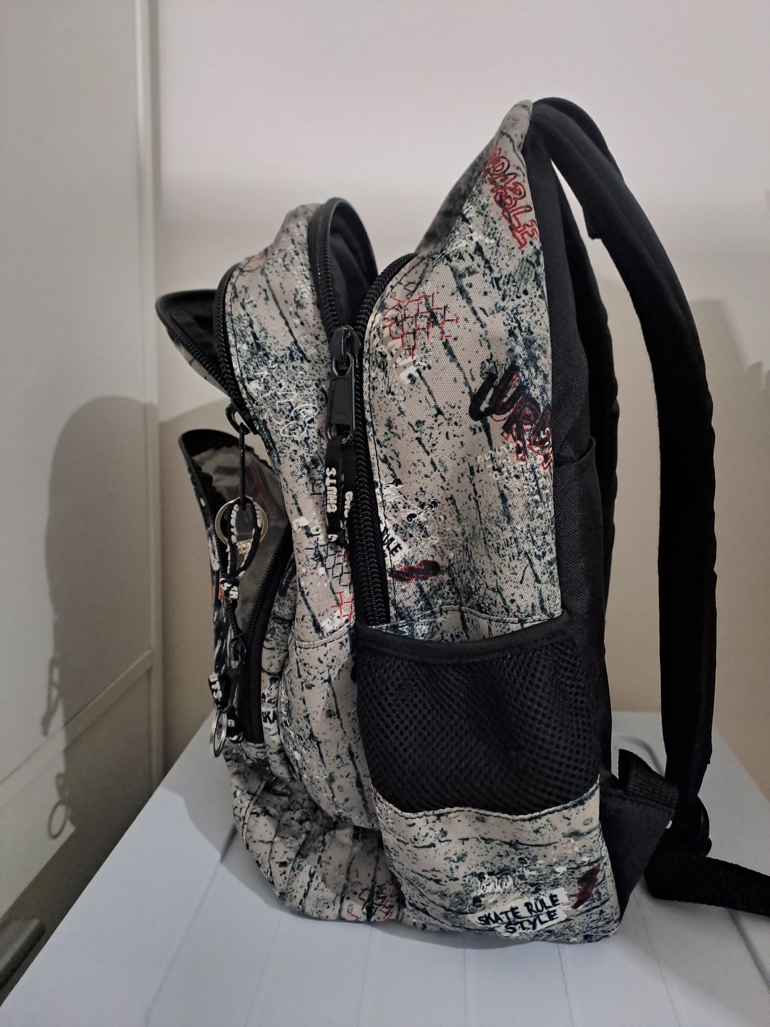 Mochila escolar Ghuts