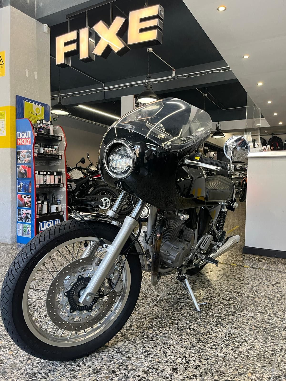 Mash TT 40 (XY 400A) Nacked 400 cc Café Racer de rara Beleza Carta A2