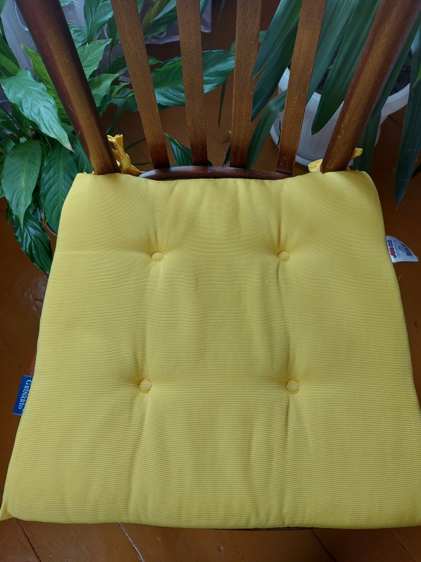 Накладки / подушки на стілець
