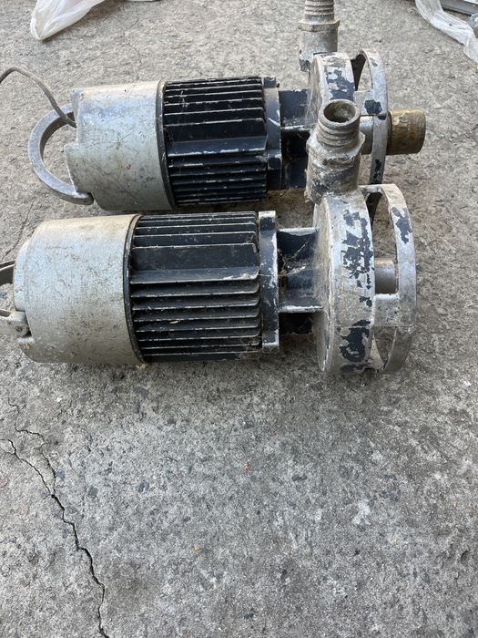 Продам два робочих електродвигуна HELZ